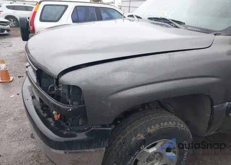 2001 Chevrolet Suburban 1500 Ls z USA, uszkodzony, nr VIN 3GNFK16T71G162398